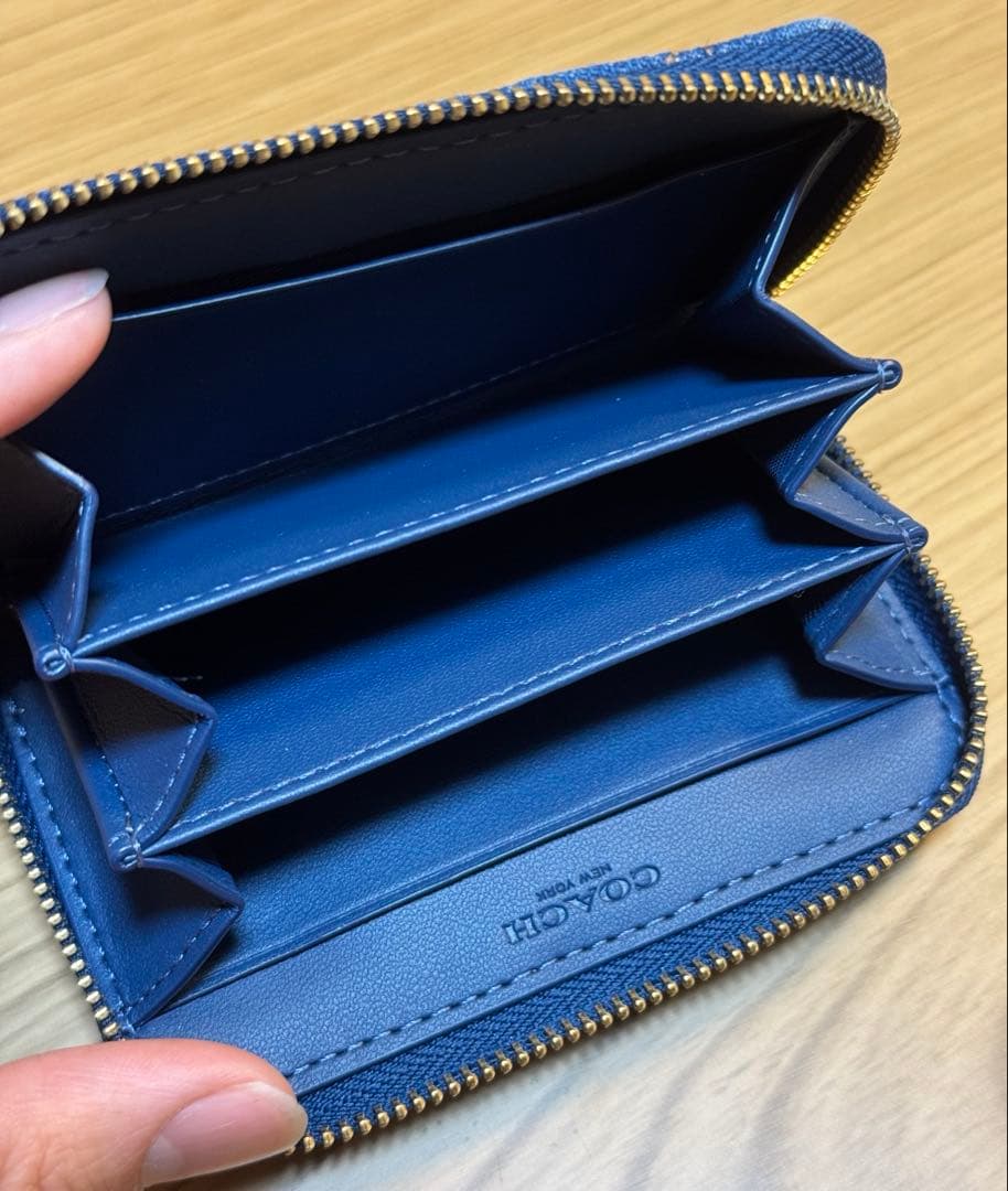 COACH エッセンシャルスモールジップアラウンドカードケースキルティング