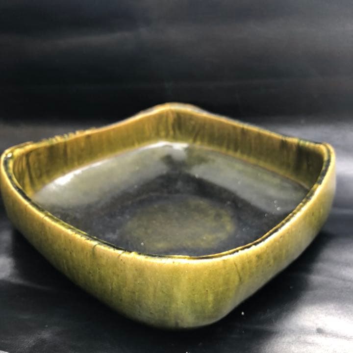 古美術品◼️蔵からかなりステキな深い緑色の可愛らしい四角い陶器が出て来ました、