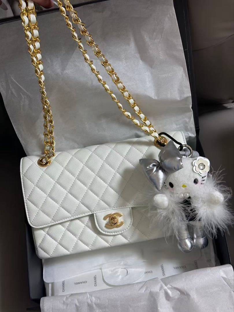 ノベルティ　CHANEL チェーン　ホワイトバッグ　キャビアスキン