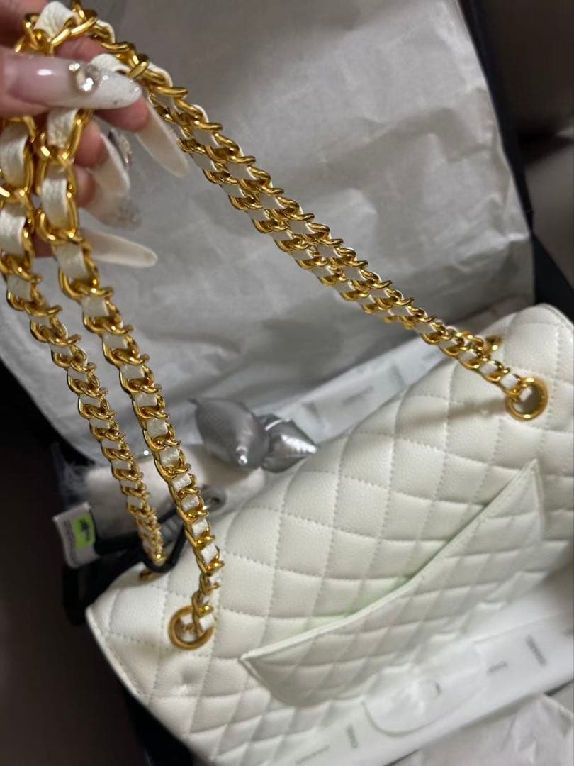 ノベルティ　CHANEL チェーン　ホワイトバッグ　キャビアスキン