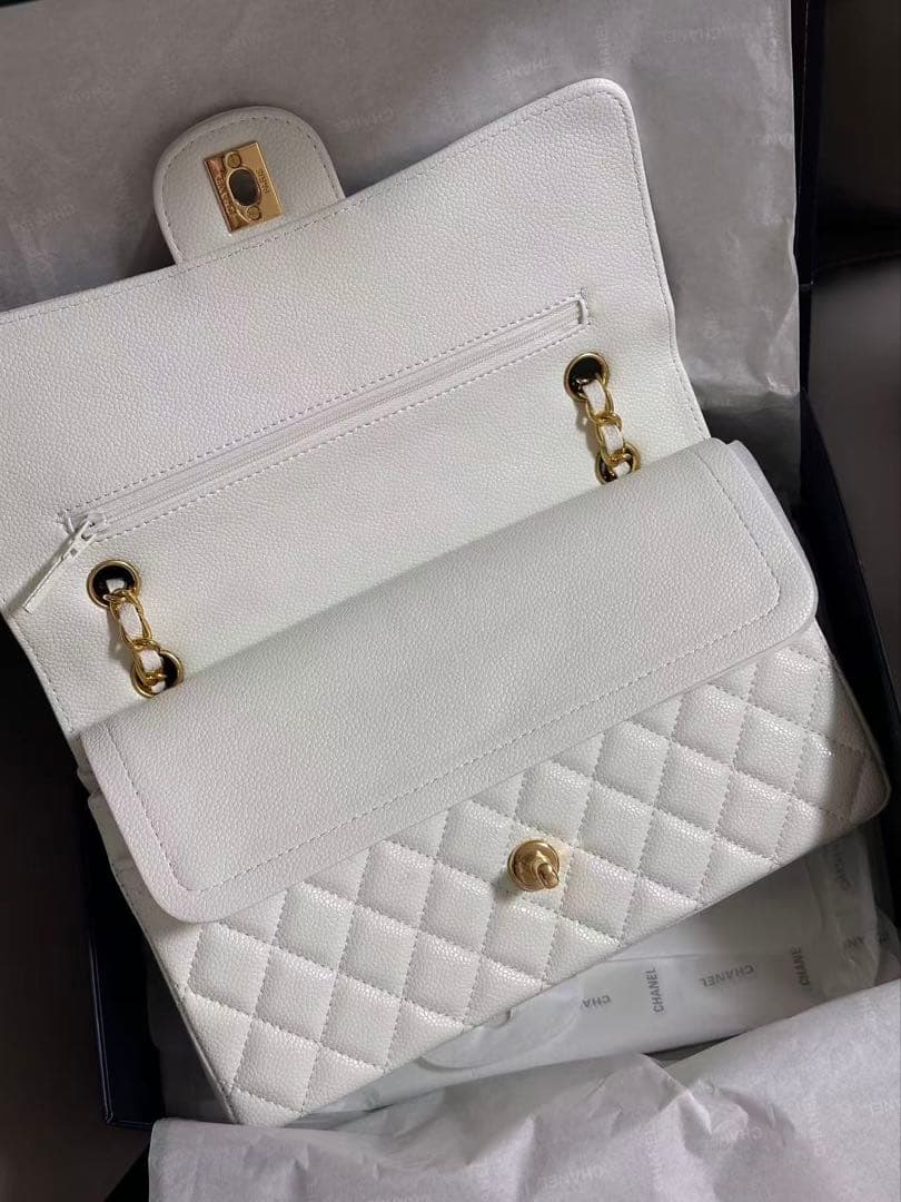 ノベルティ　CHANEL チェーン　ホワイトバッグ　キャビアスキン