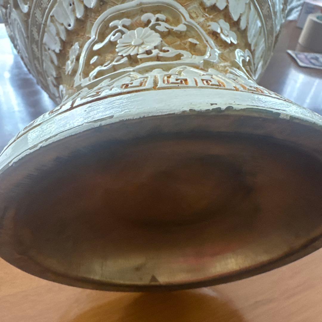 装飾的な陶器の花瓶