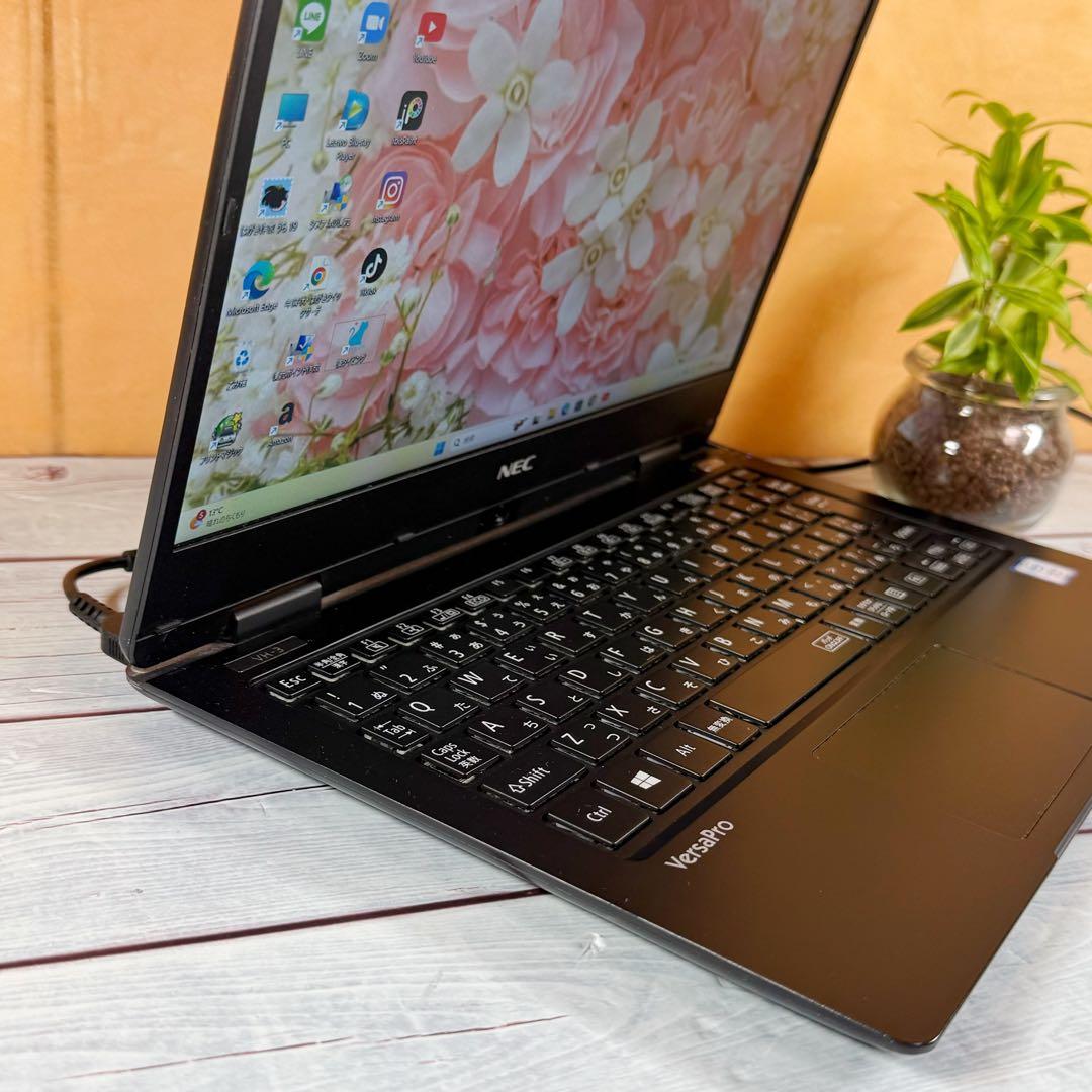 大特価❣️薄型ノートパソコン☘️フルHD☘️第7世代Corei5☘️メモリ8GB☘️SSD