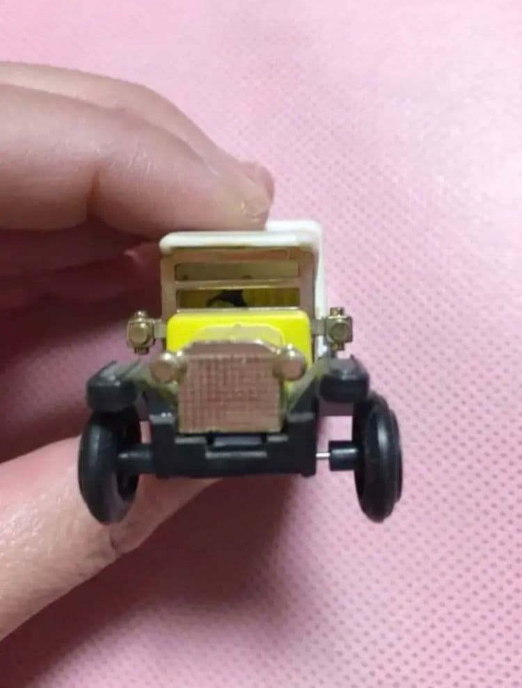 ミニカー✨黄色 海外デザイン