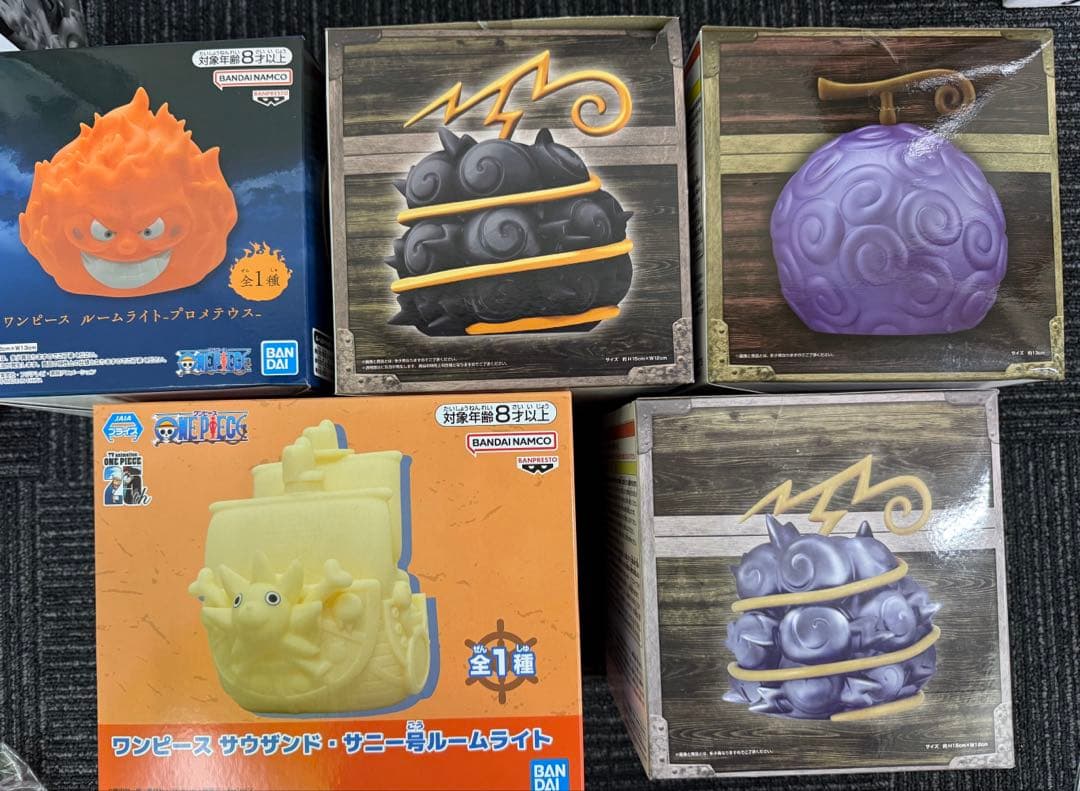 新品！ワンピース　フィギュア、ルームライトなど