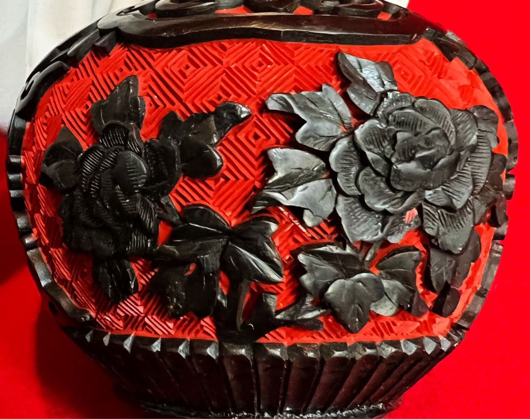 中国美術 堆朱 堆黒 花紋樣　漆彫 花瓶 花入 花器 台座付き コレクション