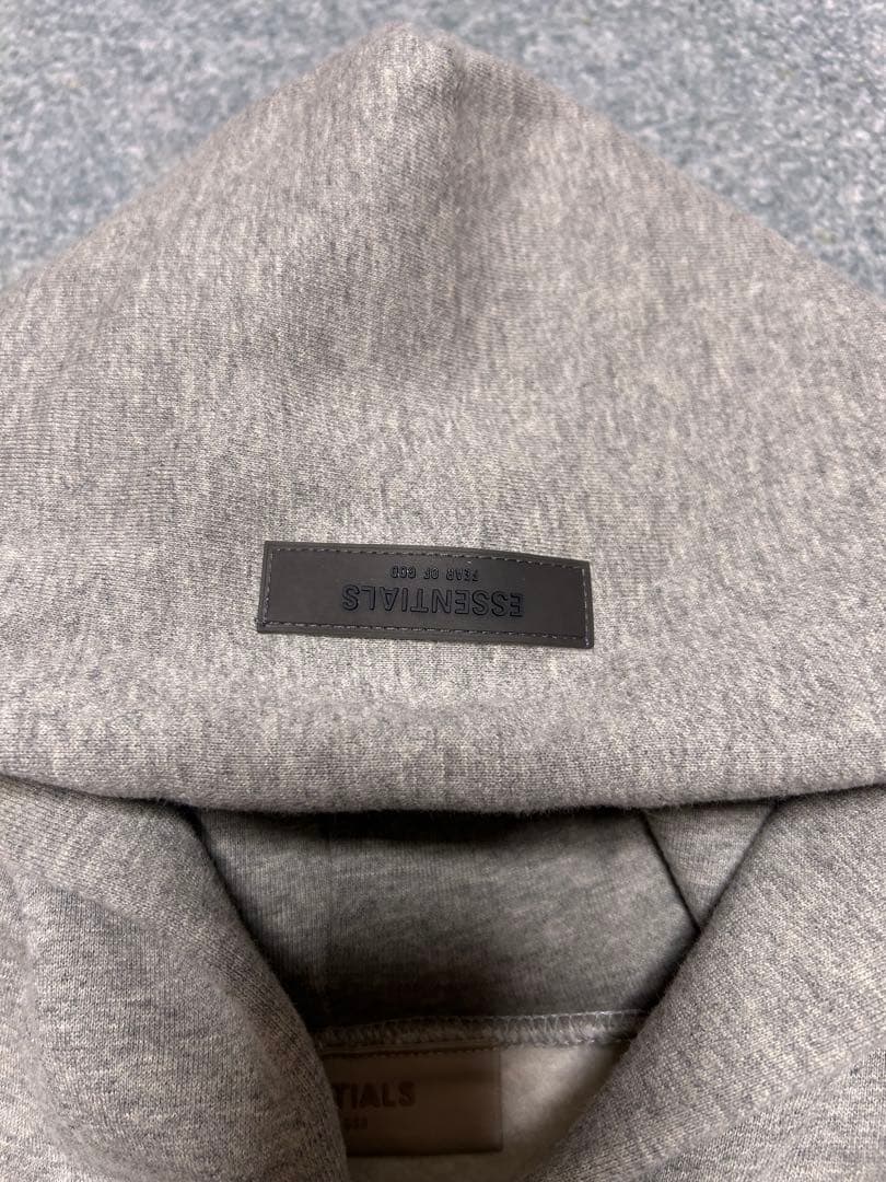 エッセンシャルズ　パーカー　フーディ