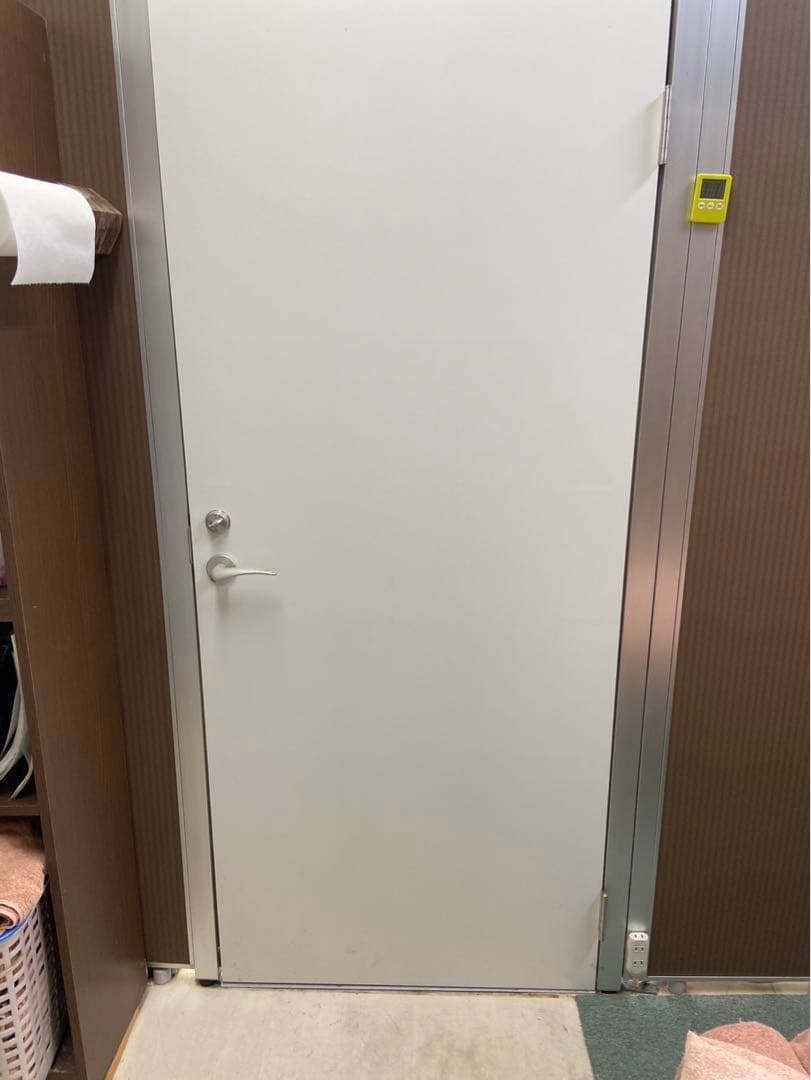 整骨院　業務用パーティション　14枚ドア1枚　(引き取りのみ)