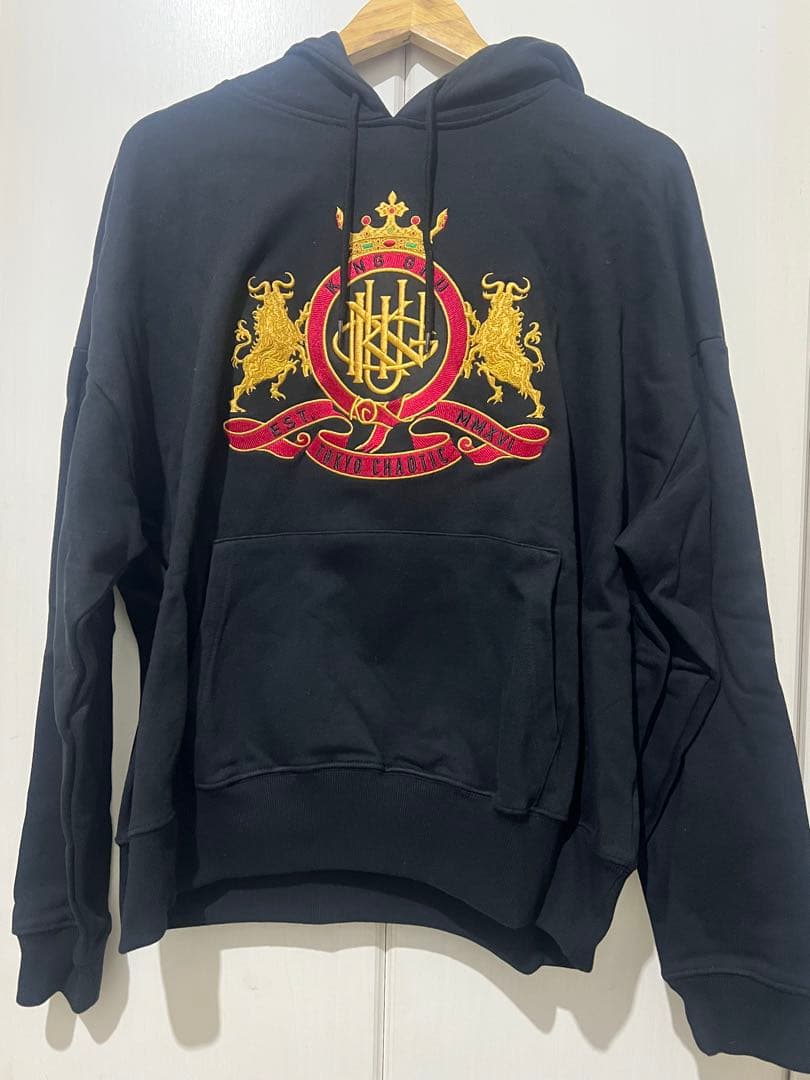 新品✩︎King Gnu 黒のフード付きパーカー 金色刺繍　Lサイズ 保管品