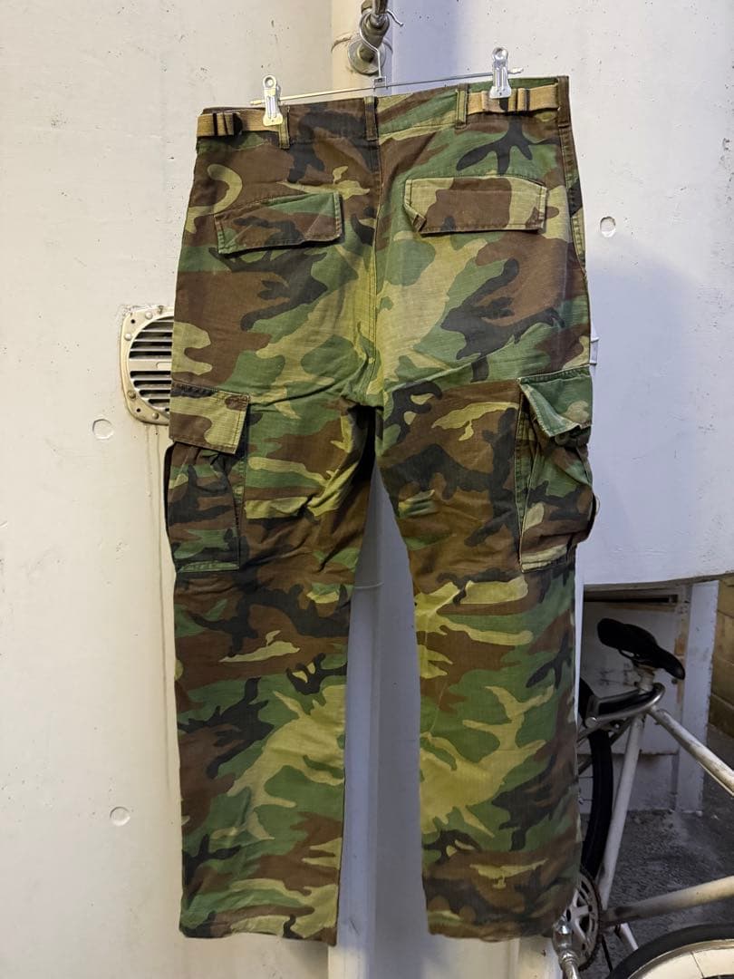 カモフラージュ　デニム　バギーパンツ
