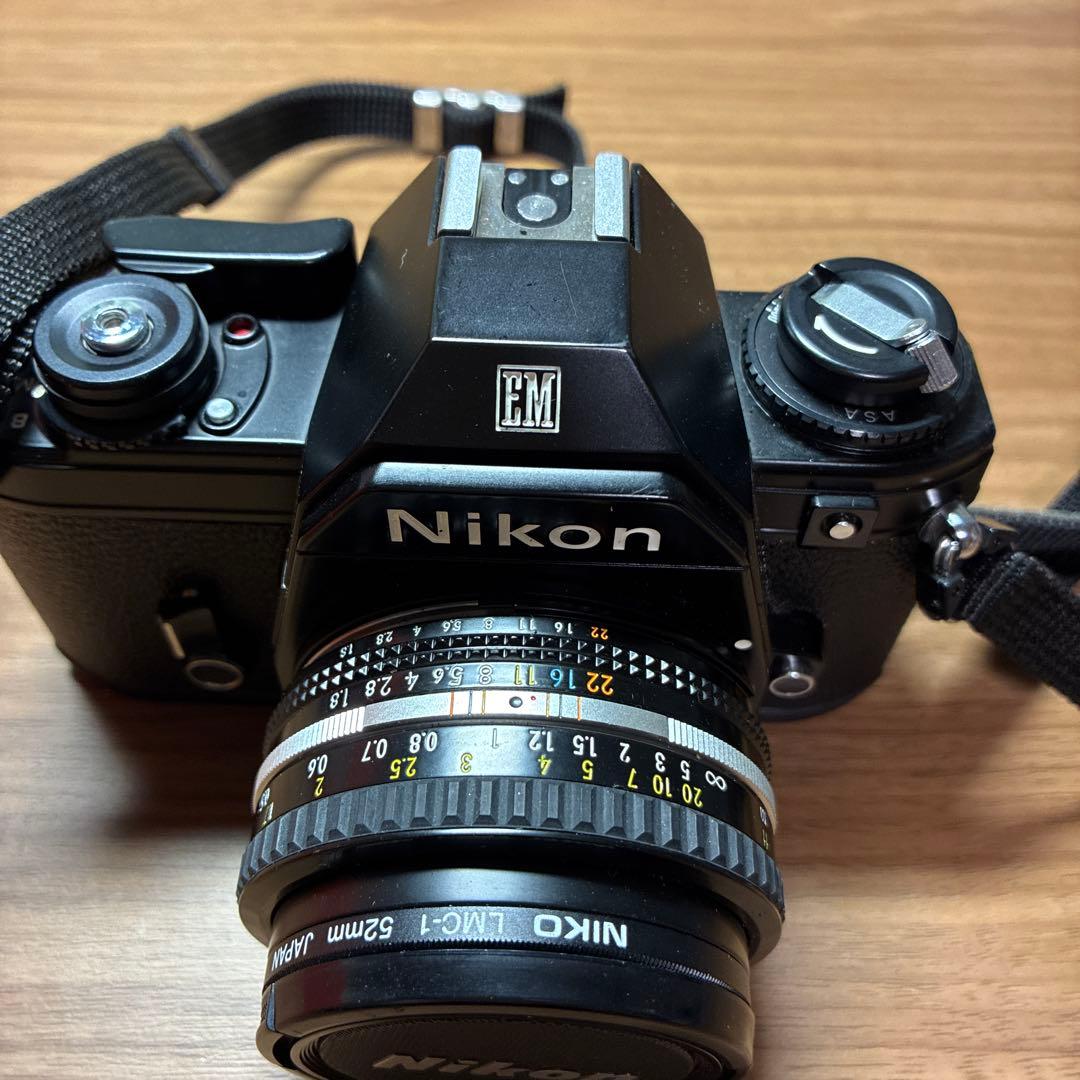 Nikon EM 一眼レフ　フィルムカメラ