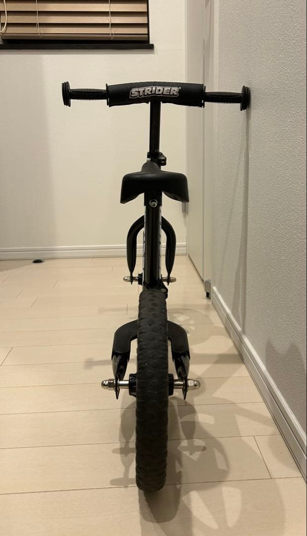 ストライダー ブラック 12インチ スポーツモデル 本体 ブラック 日本正規品