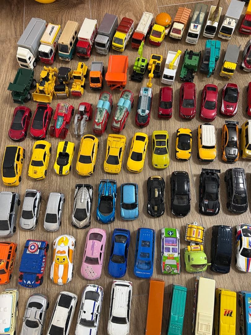 トミカ 約200台 ➕変形ロボット
