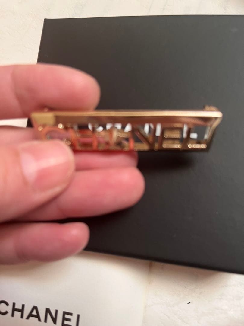 新品！シャネルchanel★ロゴブローチ