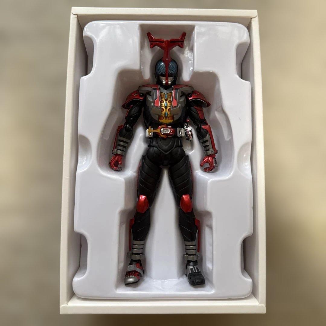 S.H.Figuarts 真骨彫製法仮面ライダーカブト ハイパーフォーム【初版】