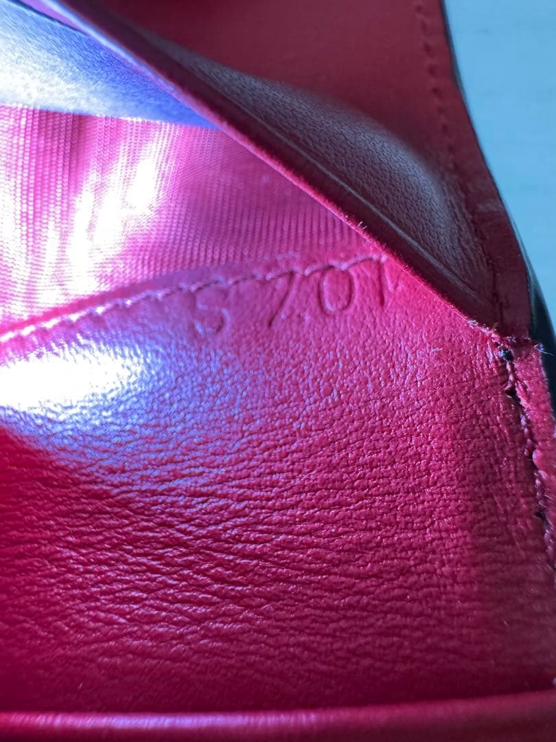 ネギラー油PRADA レア✨レザー キーケース6連/ブラック×レッド