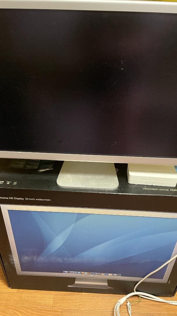 ディスプレイ・モニター本体 Apple Cinema HD Display M9179J/A