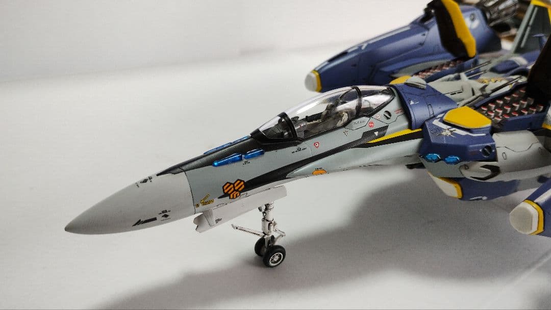 プラモデル完成機　1/72　VF-25F/S　SUPER MESSIAH