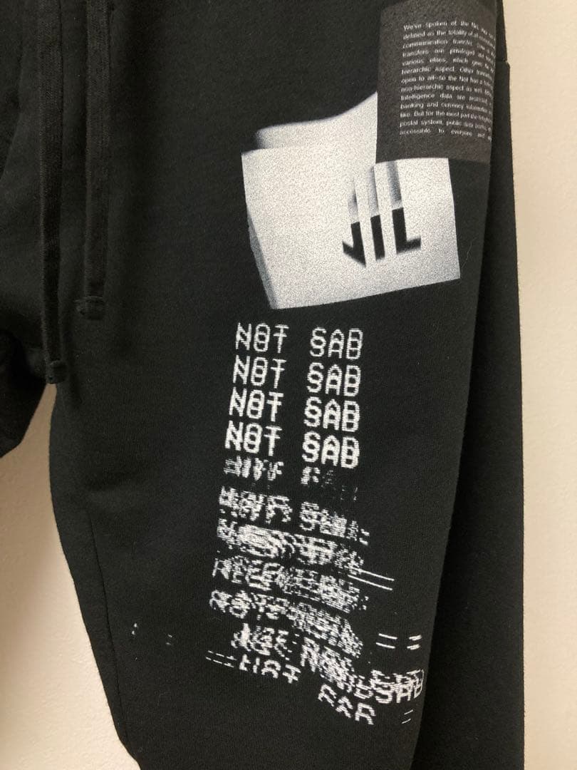 NILoS NOT SAD グラフィックサルエルパンツ ブラック BK 1