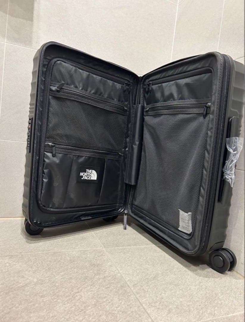 T*a様 ノースフェイス キャリーバッグ 20インチ ブラック 国内未入荷　韓国