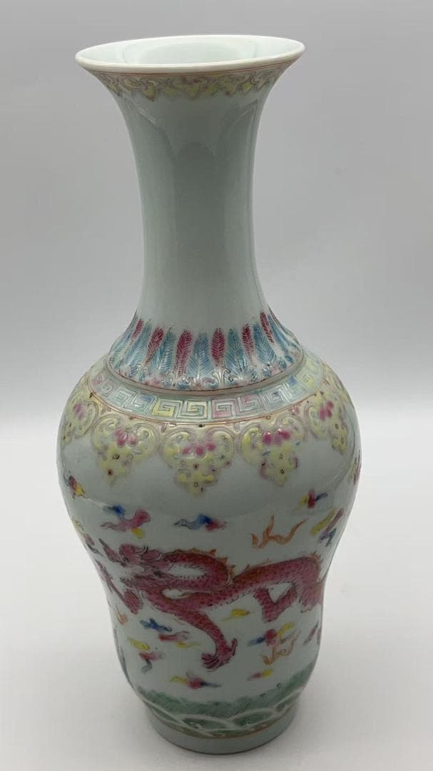 清乾隆時代 【大清乾隆年製】在銘 粉彩吉祥龍鳳文橄欖瓶 景徳鎮(Y-3）