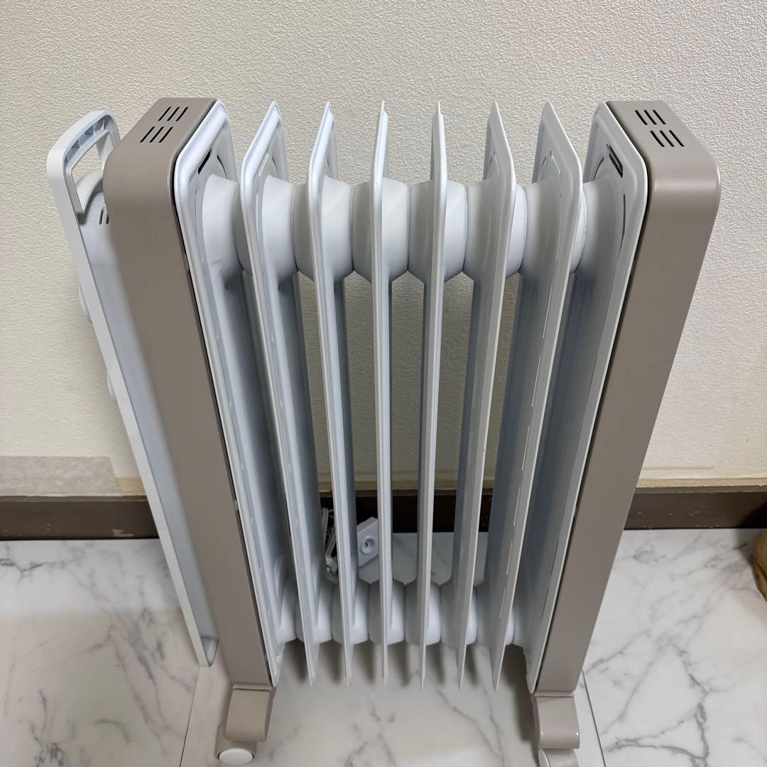 美品 デロンギ 2023年製 オイルヒーター ヴェルティカルド ハイモデル