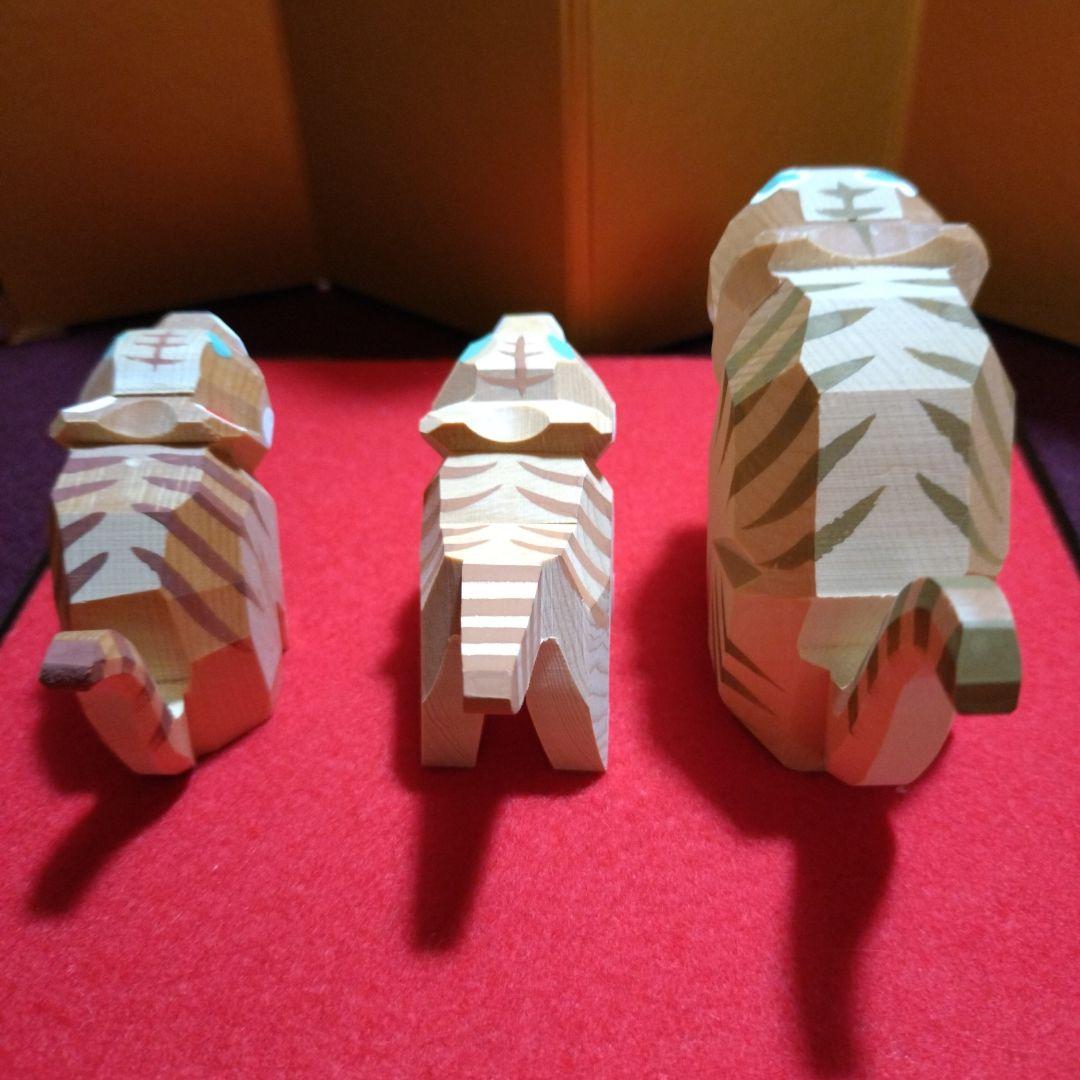 南雲　伊予一刀彫 　木彫り干支置物　寅「仲よし親子」