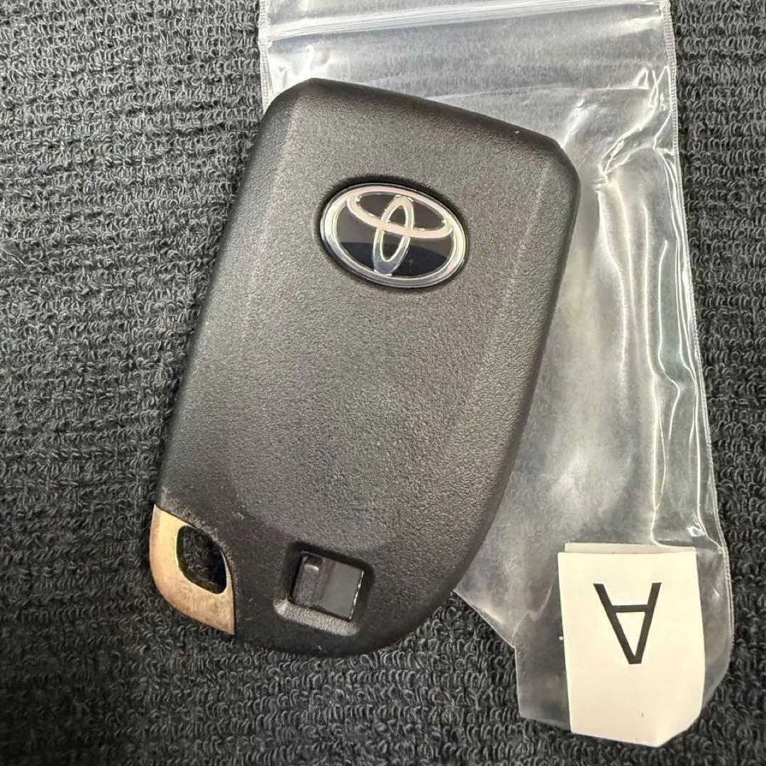 TOYOTA ハイエース スマートキー 極極美品