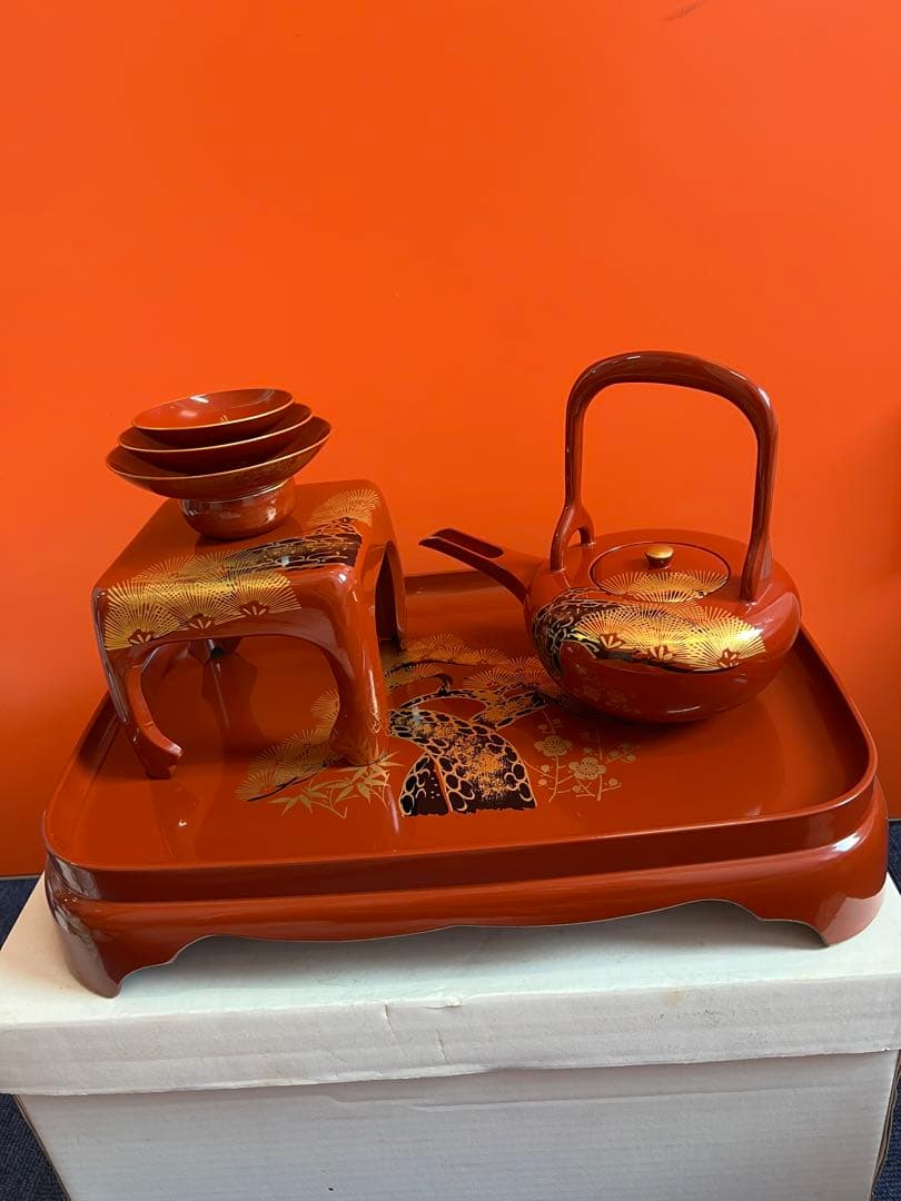 1391 屠蘇器　洗朱　四ッ揃　クッワ形　松台　松竹梅　未使用