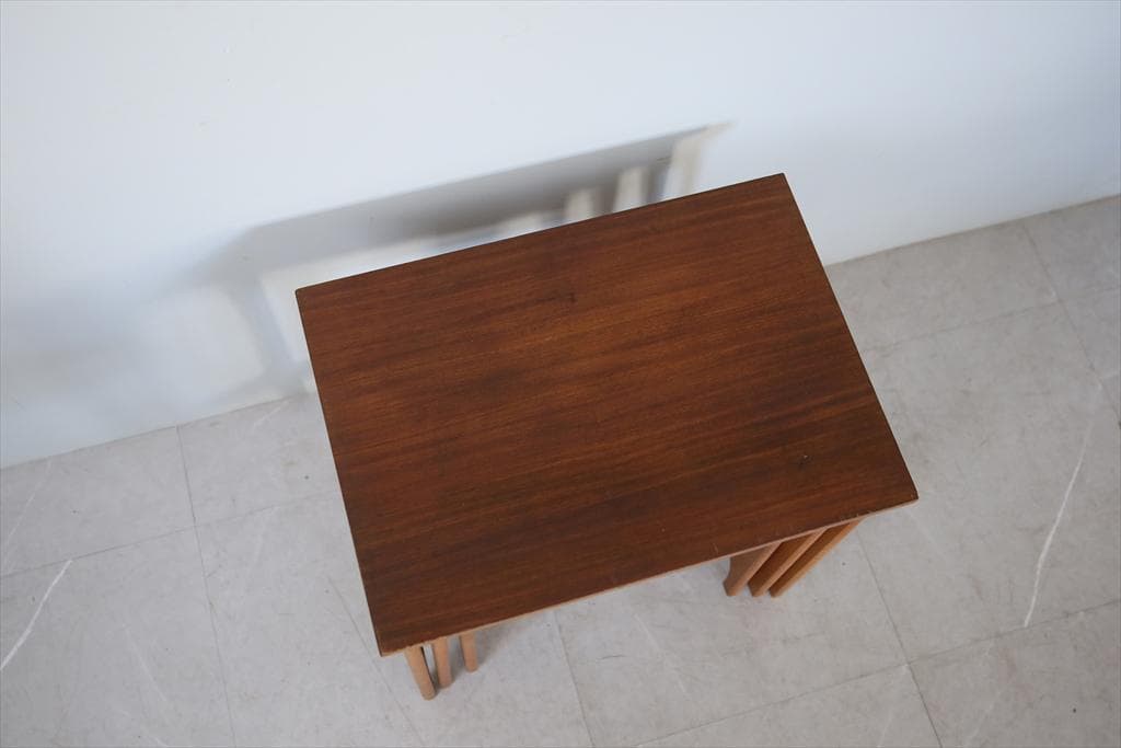 英国アンティーク木製ネストテーブル3台/収納式机/飾り棚/花台(92-57)