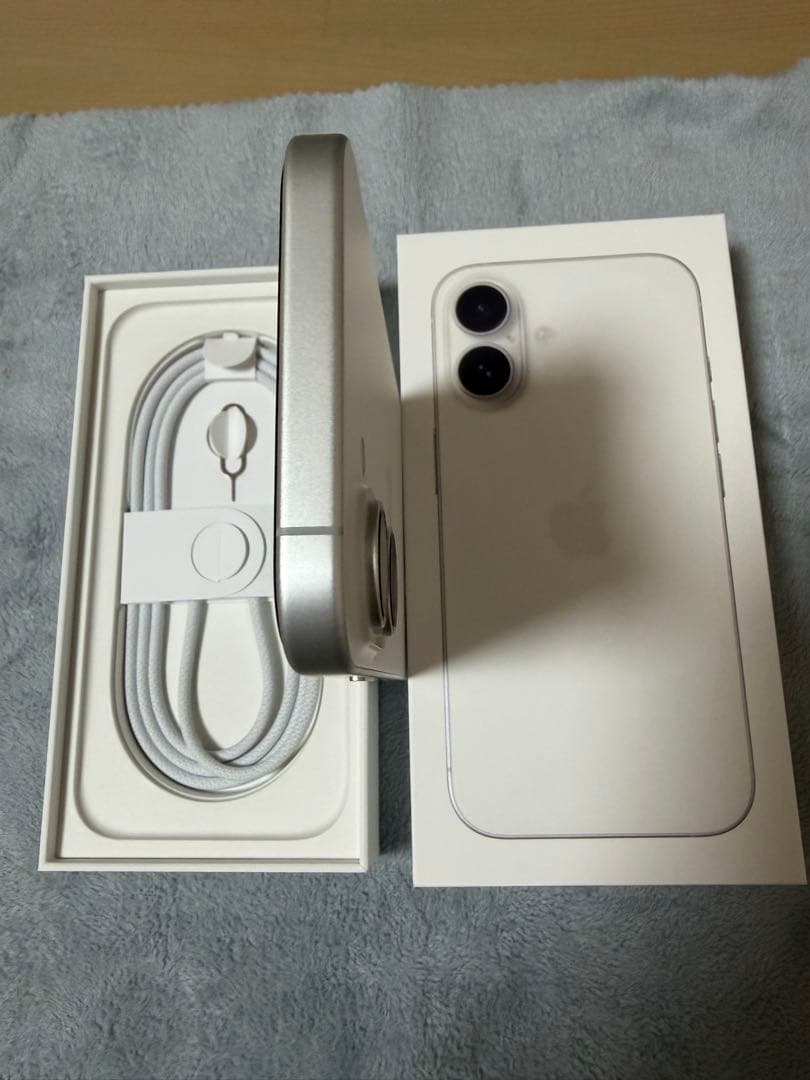 iPhone 16 128GB ホワイト 本体 「美品」「バッテリー100% 」