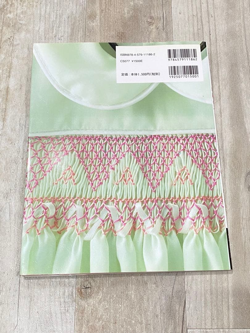 スモッキング刺繍のベビードレスと小もの【美品】