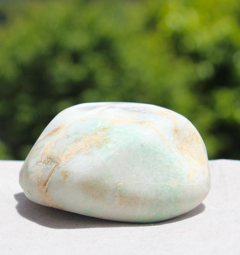 ［白緑の逸品］糸魚川翡翠 原石 173.0g