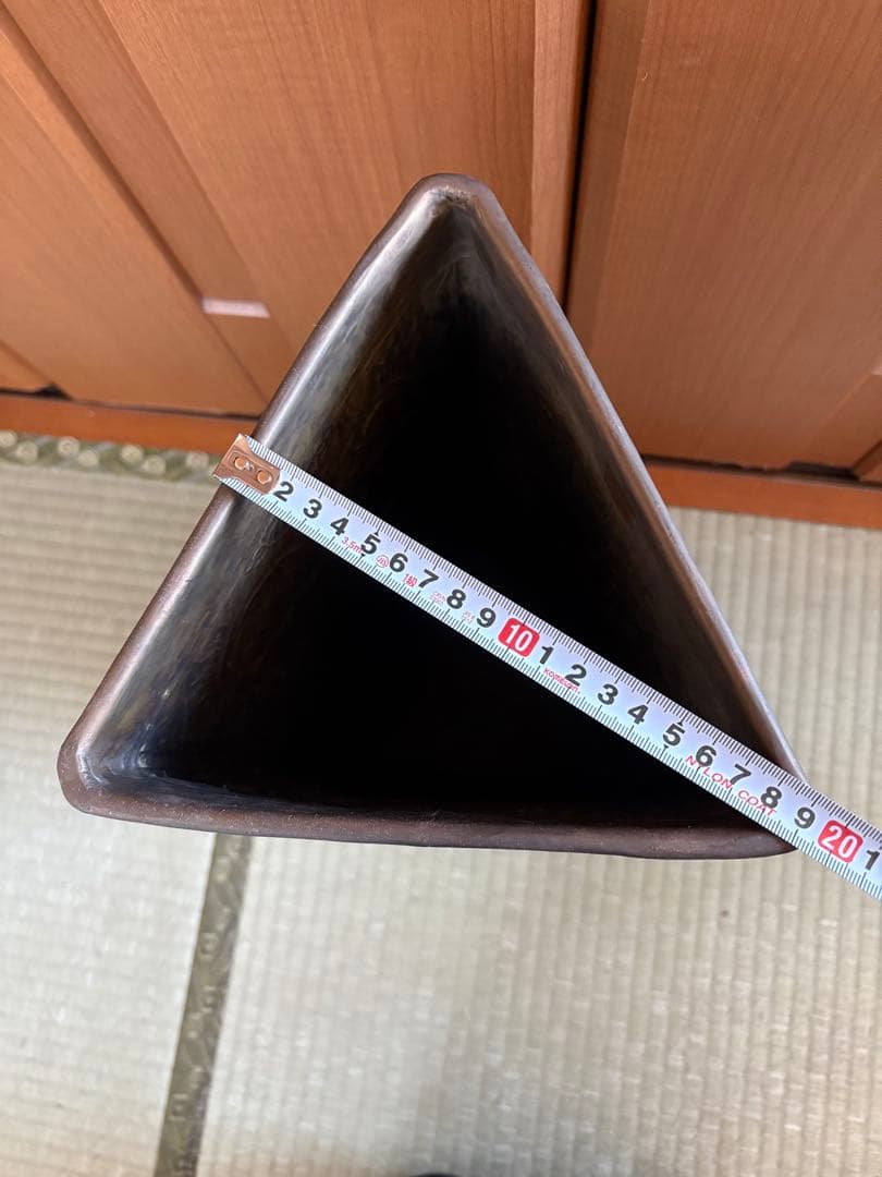 シルバーのエッチング装飾三角花瓶 アジアン アンティーク ビンテージ