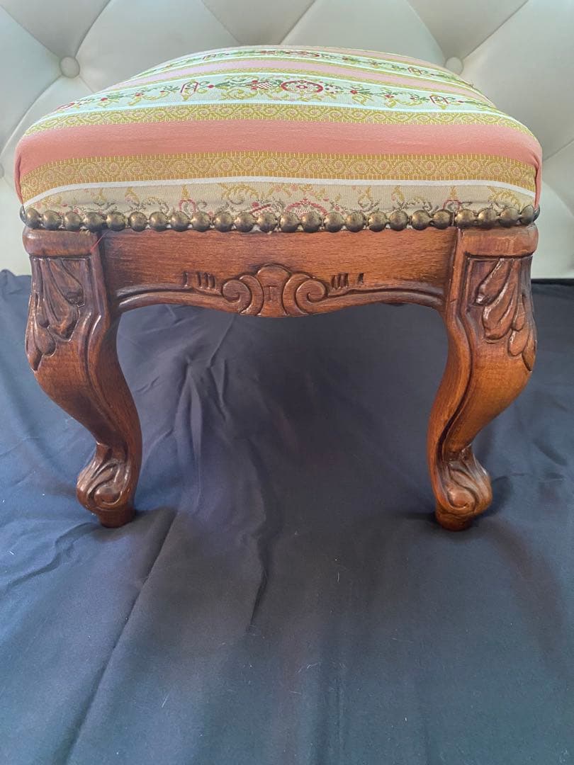 イタリア ヴィンテージ♦️高級 コンパクト ロココ スツール♦️彫刻 猫脚 鋲留