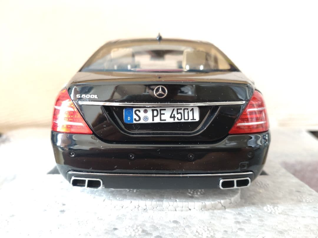 ミニカー Motorhelix Mercedes Benz S600l 1/18