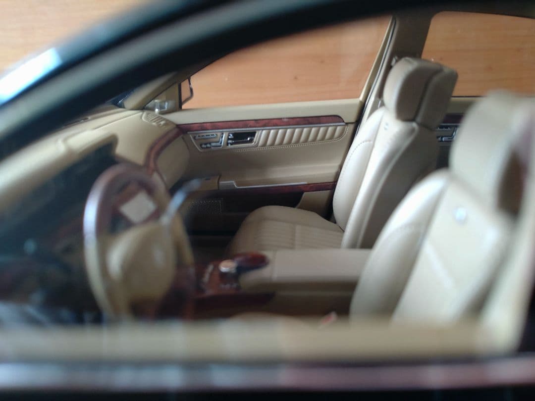 ミニカー Motorhelix Mercedes Benz S600l 1/18