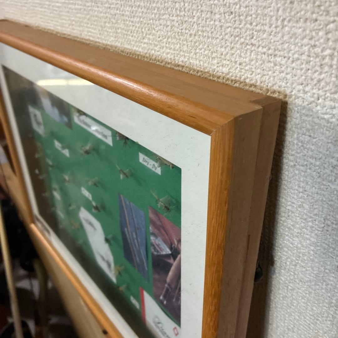 毛針額入り．25個の毛針 渓流釣りに使う毛針の高級額入り。