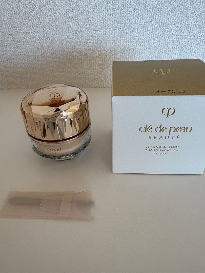 clé de peau LE FOND DE TEINT n オークル20
