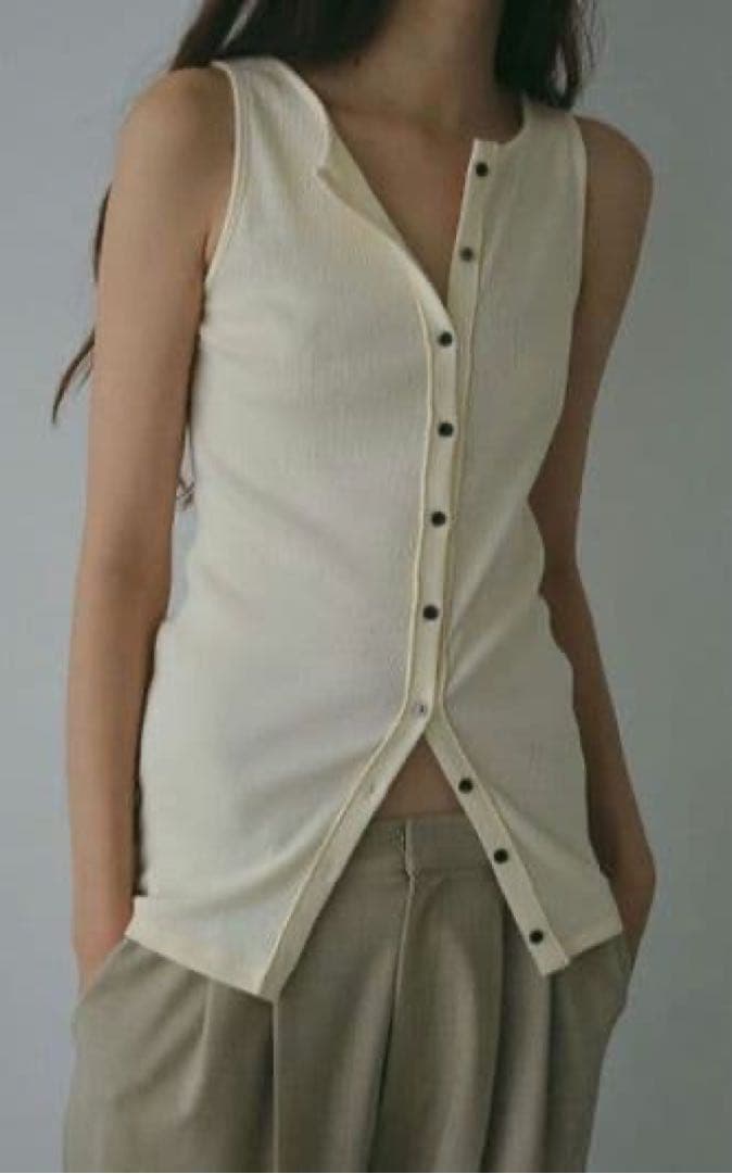 ETRE TOKYO フロントオープンタンクトップ クリーム