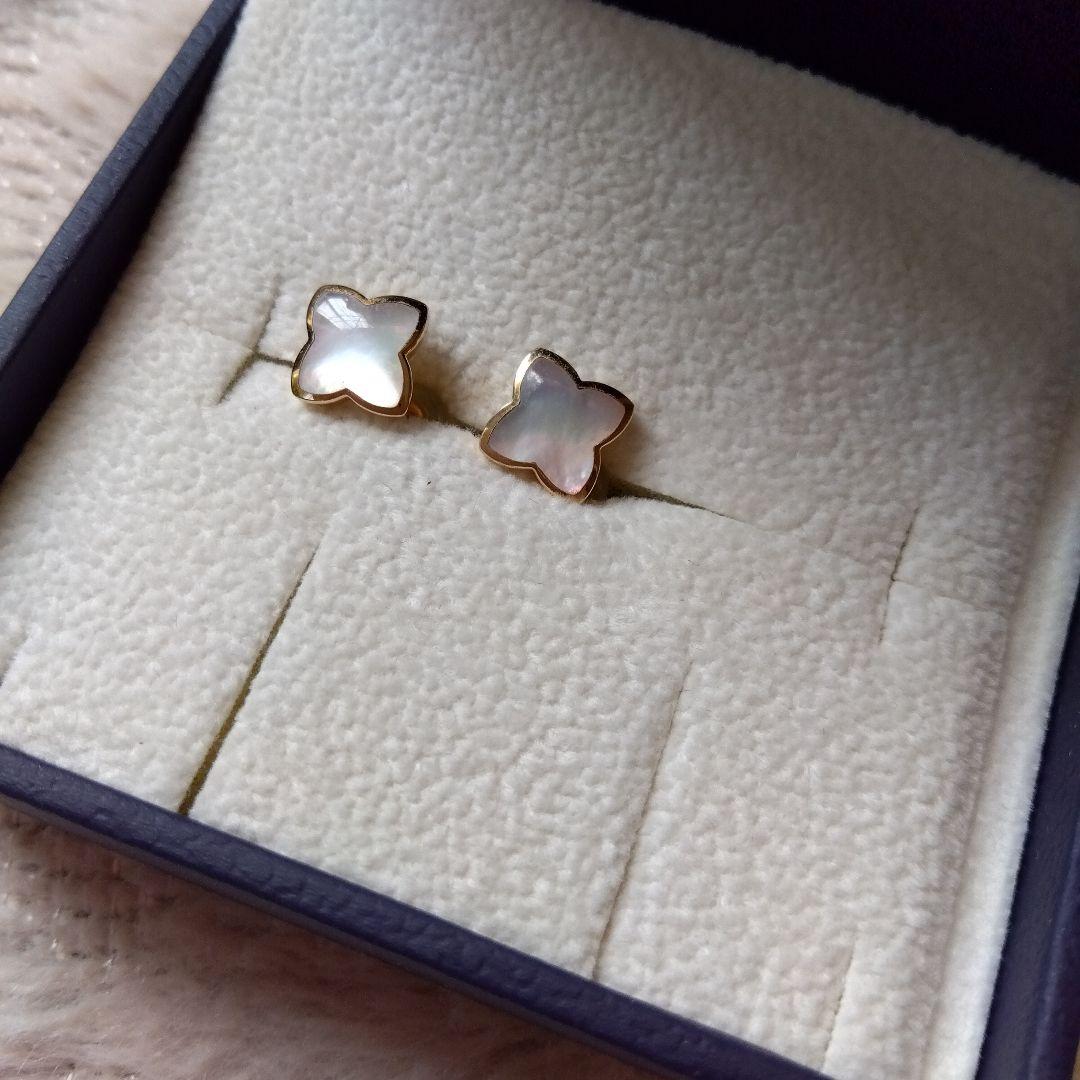 ヴァンドーム青山白蝶貝Ｋ１８ピアス