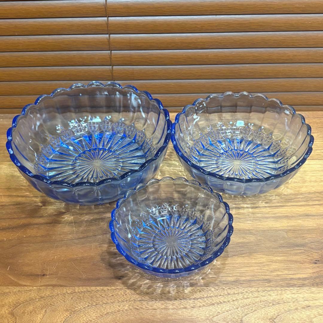 昭和レトロ　プレスガラス　三つ重ねどんぶり