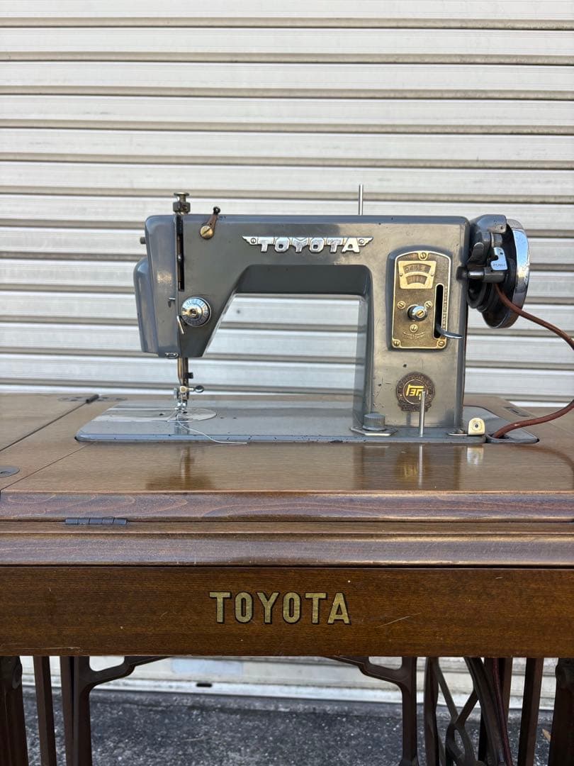 【希少】TOYOTA足踏みミシンレトロ アンティークミシン台・値下げしました。