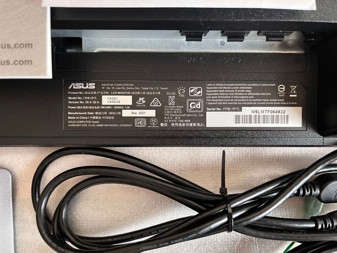 ASUS モニター　VA32UQ