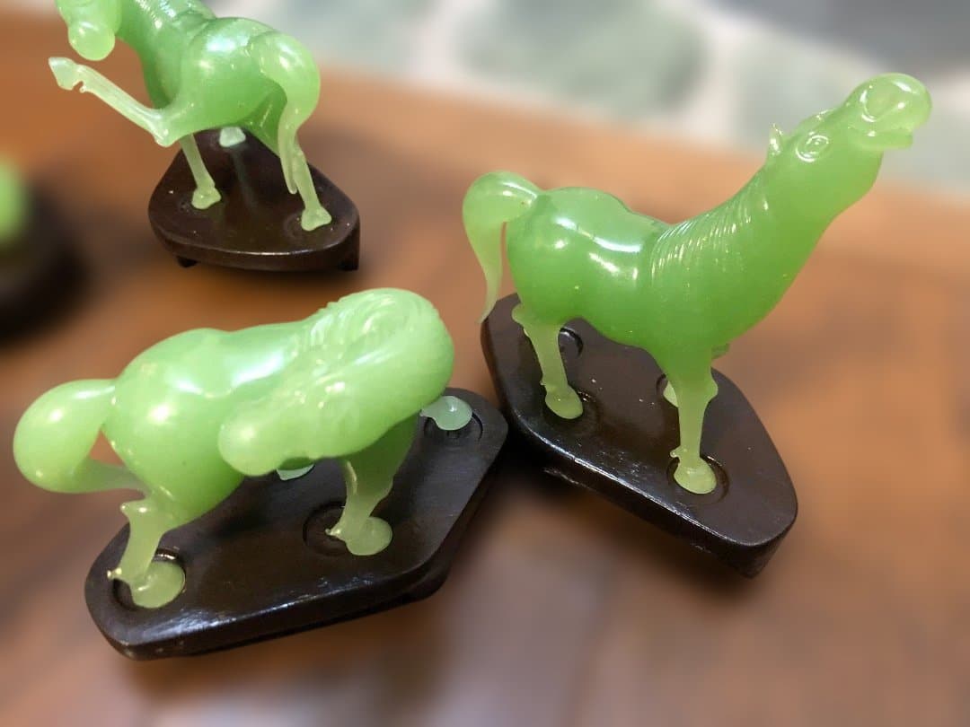 玉石，置物，彫刻，インテリア，翡翠製馬の彫刻8体セット