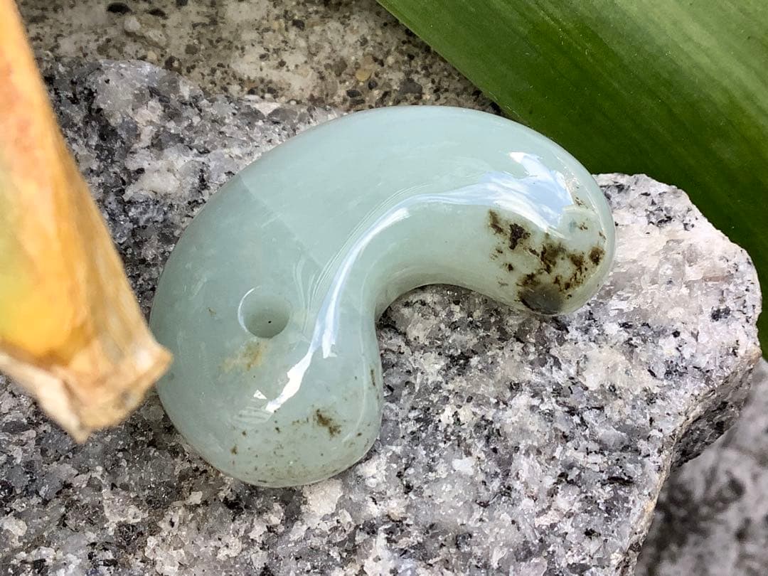 親方自慢の希少作品✳特選‼️珍しい石墨線入り‼️ 糸魚川翡翠勾玉*極上コレクション級