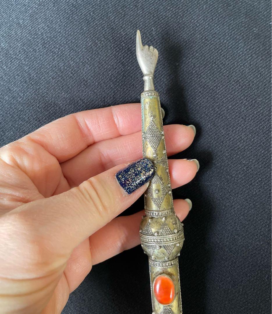 トルクメニスタン トルクメン 装飾品 経典などを指す道具