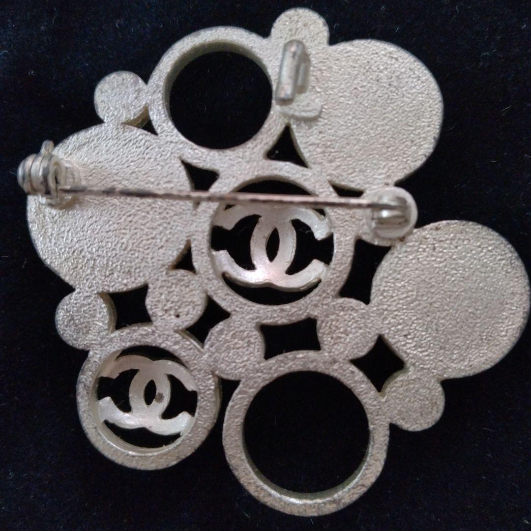 Chanel カラーストーンホワイト、ココマークブローチ