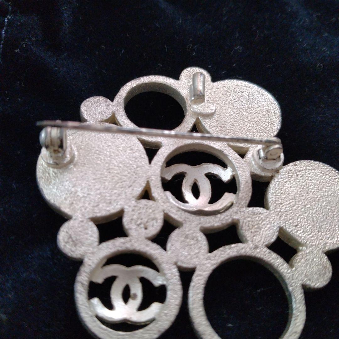 Chanel カラーストーンホワイト、ココマークブローチ