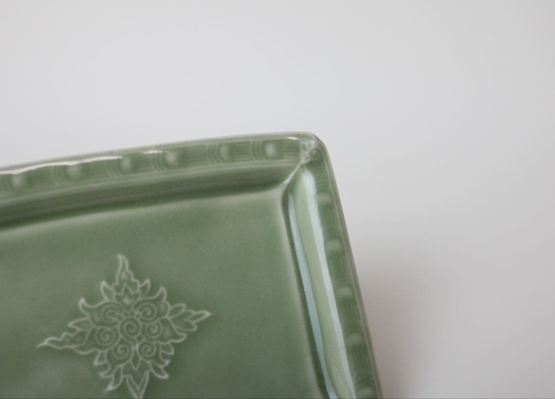 青磁　陽刻唐草　四方皿　菓子器　煎茶器　煎茶道具　白川　懐石料理　5枚